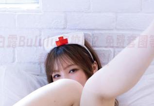 想看白露Bululu穿校服？免费套图等你下载，青春重现！