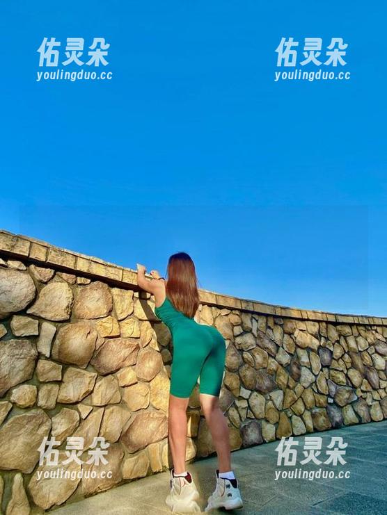 禅雨儿Lynne 微密圈 - 白衬衫+禅雨儿Lynne=高清图片里的恰到好处,或许隐藏着不言而喻的故事。