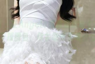 秀人网 – 在Angela喜欢猫的浴室里：疯狂下载图包，你会意外发现什么？