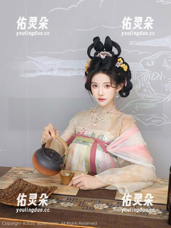 秀人网-唐翩翩 秀人网 - 看!唐翩翩的纯白,你绝对想要高清下载的美妙画面!