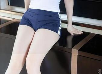 秀人网 – 打开娜娜baby的私房原图，制服背后的幽默让人乐翻天！