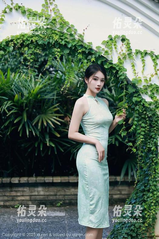 秀人网 - 小逗逗的空姐故事：原图更新，绝对让你乐不可支！
