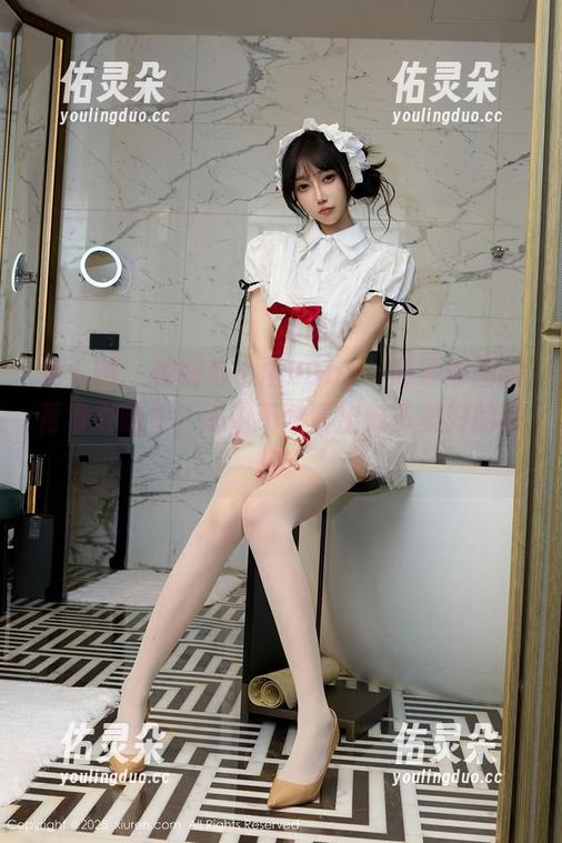 秀人网 - 校服与小雨baby：高清原图的青春交响曲，心中不禁冒出好多美好的联想。