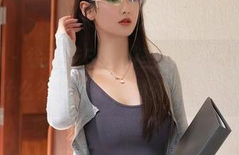 秀人网 – 徐莉芝Botty圣诞美照：你还在犹豫什么？下载吧，别做选择困难症。