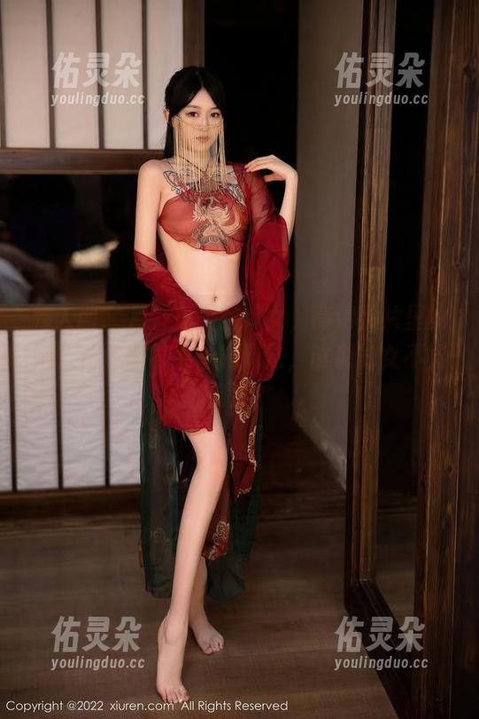 秀人网-月野兔美妞 秀人网 - 月野兔美妞修女,高清照片里的她,仿佛随时准备施魔法,谁说修女不能俏皮?