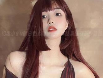 微密圈 – 纪念小小v的白色心动更新，作品集里有多少隐秘的感受在等你？