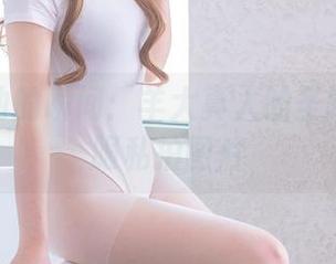 让人心动的瞬间：羊大真人的圣路易斯礼服私拍图片