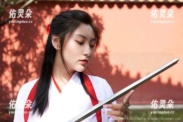 蜜桃社 - 梦乃Mandy女王：让你的壁纸也跟着美图一起发光！