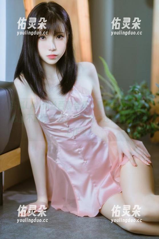 许岚LAN 许岚LAN黑丝西装合集:看着这身打扮,心里不断问自己,是该约会还是继续埋头工作呀?