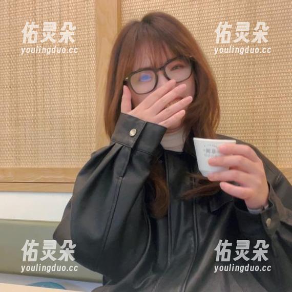 闪月半 私房图包大放送:闪月半的网袜穿搭,时尚从脚尖开始!