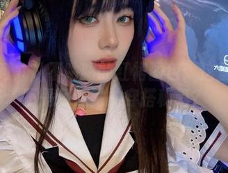 探秘阿九从不咕咕的红裙图包：这里面是不是藏了她的穿搭秘籍？