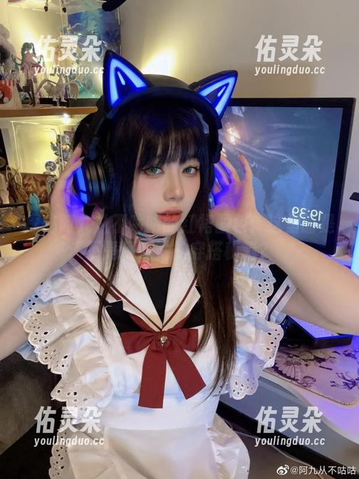 探秘阿九从不咕咕的红裙图包：这里面是不是藏了她的穿搭秘籍？