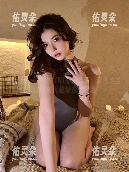 陈妮妮UNI 微密圈 - 陈妮妮UNI私拍合集:灰色油丝教你如何优雅地走出厨房!