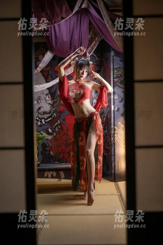 香草喵露露的双马尾美图，仿佛在无声呼唤着春天的气息～