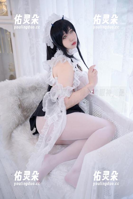 魅瞳meroko 魅瞳meroko最新写真:修女的眼神,是在说‘我很单纯’吗?
