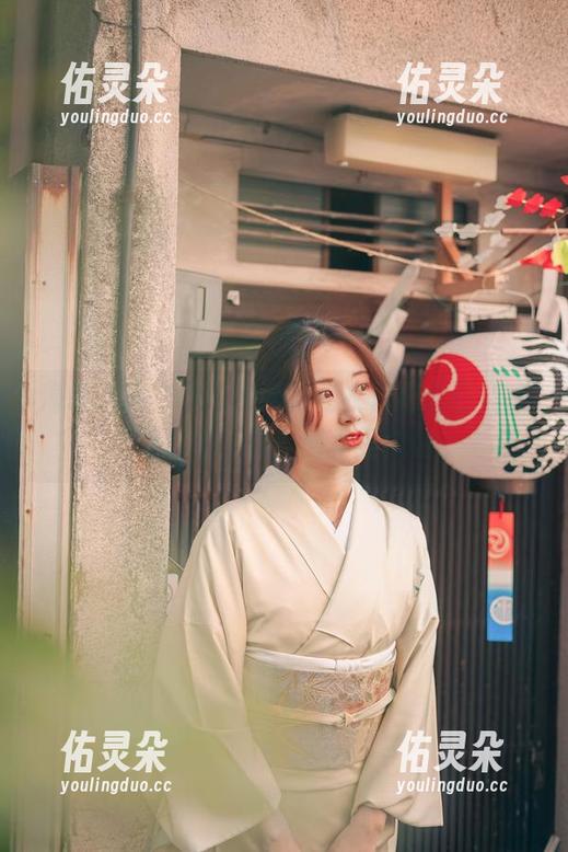 海岛之旅，黑川用碎花连衣裙把自己变成了画卷，这美图真是神仙